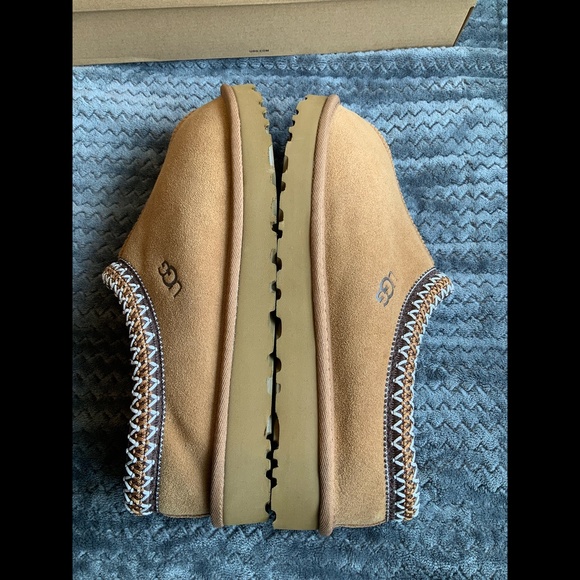 EUC Women’s UGG Tasman Chestnut In Box Size 10 - Picture 3 of 17